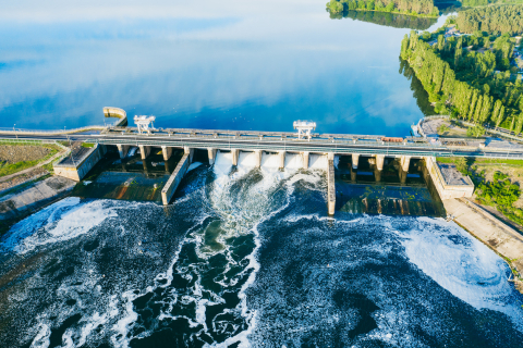 Google se obrovskou investicí usazuje v oboru obnovitelných zdrojů energie Technologická firma Google rozšiřuje své portfolio investic do obnovitelných zdrojů energie.